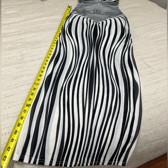 Fashion Nova Black and White Optical-Stripe Long Sleeve Maxi Dress - Picture 5 of 5